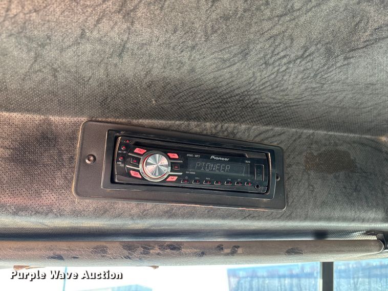 image for item DW7456 1999 Mack CL713 dump truck