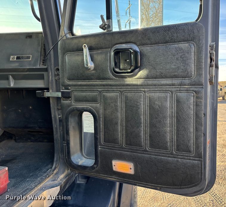 image for item DW7456 1999 Mack CL713 dump truck