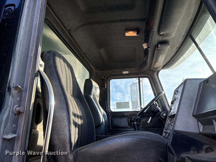 image for item DW7456 1999 Mack CL713 dump truck