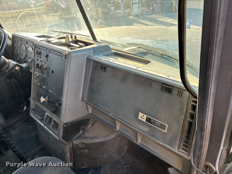 image for item DW7456 1999 Mack CL713 dump truck