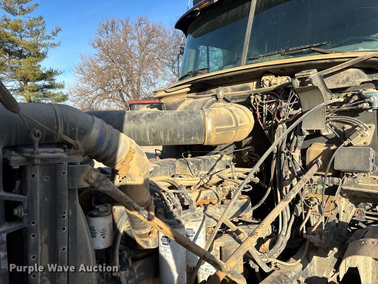 image for item DW7456 1999 Mack CL713 dump truck