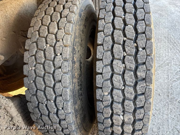 image for item DW7456 1999 Mack CL713 dump truck