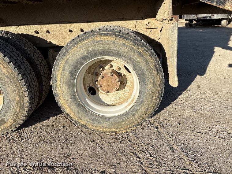 image for item DW7456 1999 Mack CL713 dump truck