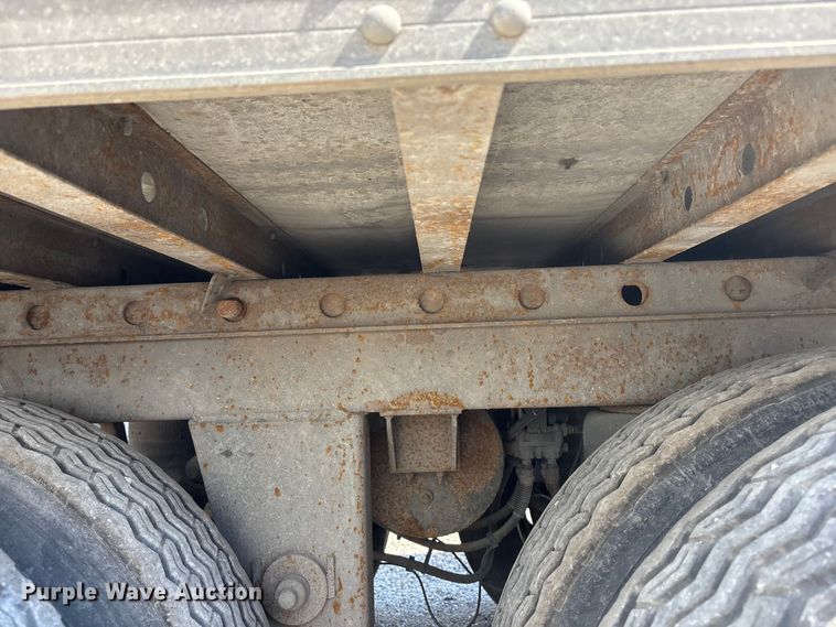 image for item EA4636 2013 Vanguard 1RBB5305 refrigerated van trailer