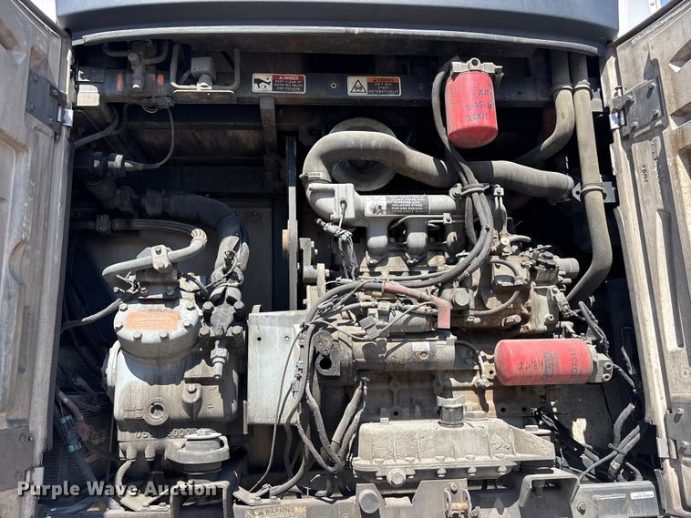 image for item EA4636 2013 Vanguard 1RBB5305 refrigerated van trailer