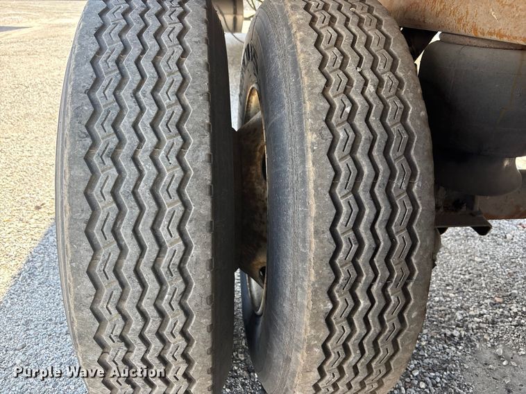 image for item EA4636 2013 Vanguard 1RBB5305 refrigerated van trailer