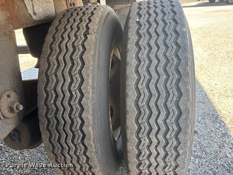 image for item EA4636 2013 Vanguard 1RBB5305 refrigerated van trailer