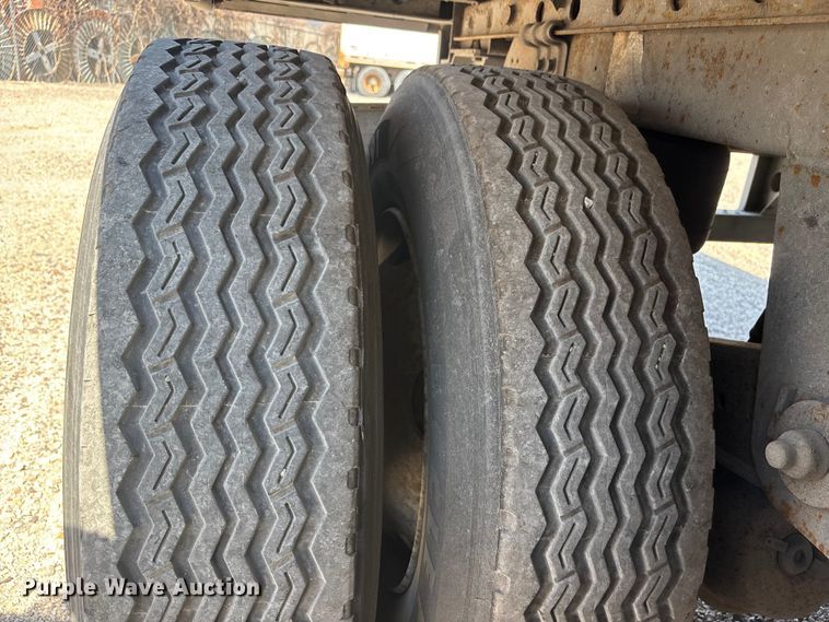 image for item EA4636 2013 Vanguard 1RBB5305 refrigerated van trailer