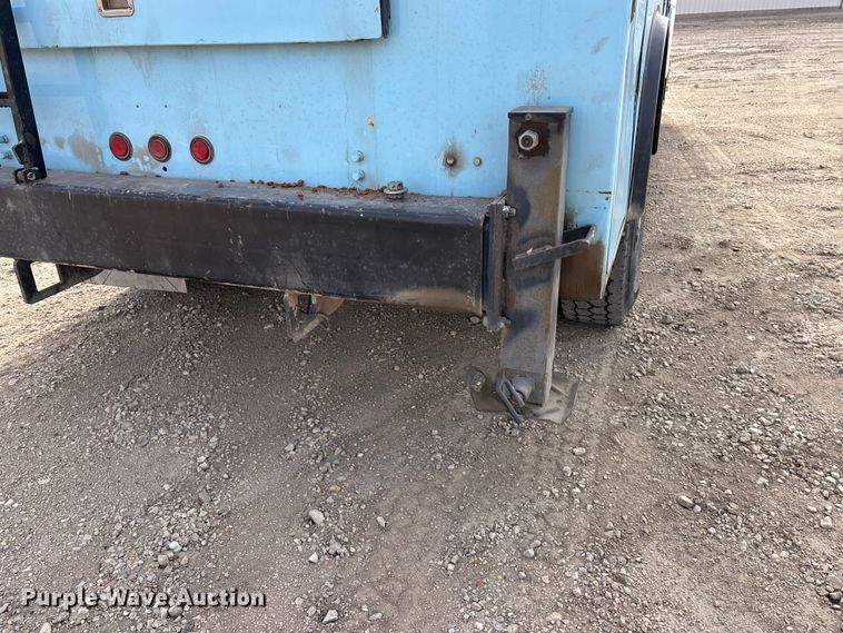 image for item EA4678 2001 International 4900 utility / service truck