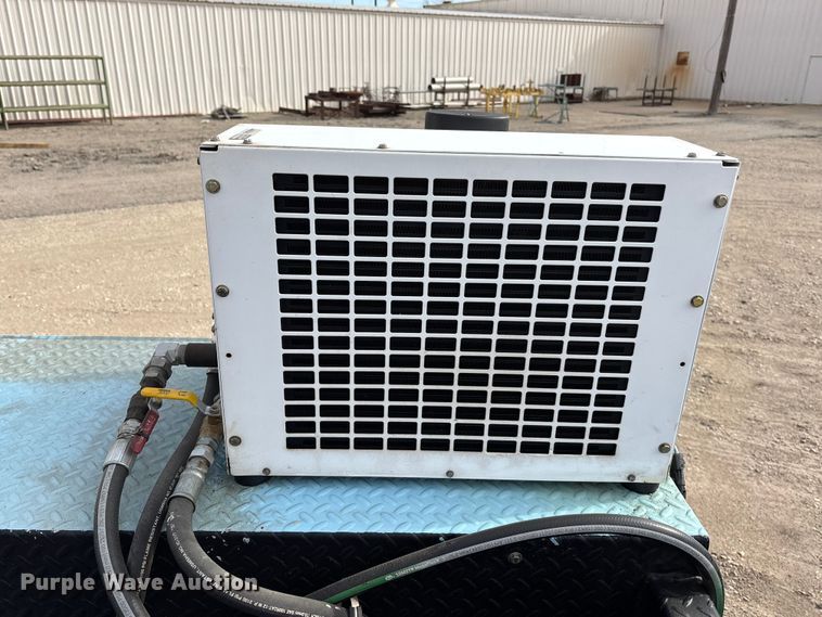 image for item EA4678 2001 International 4900 utility / service truck