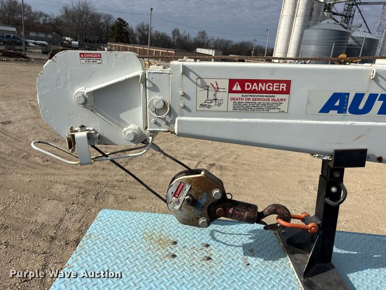 image for item EA4678 2001 International 4900 utility / service truck