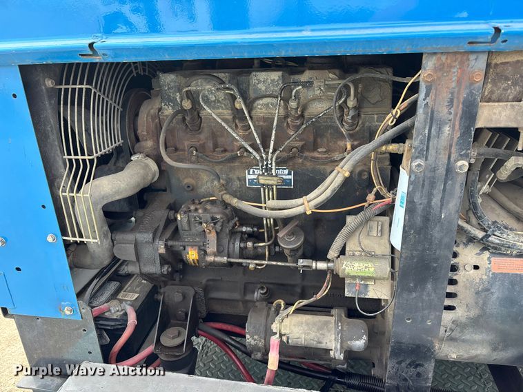 image for item EA4678 2001 International 4900 utility / service truck