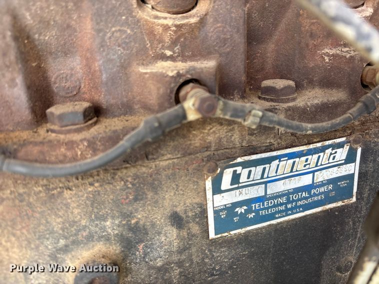 image for item EA4678 2001 International 4900 utility / service truck