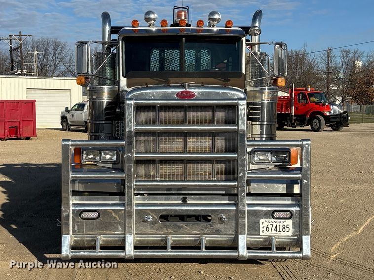 image for item EA4679 1992 Peterbilt 379 semi truck