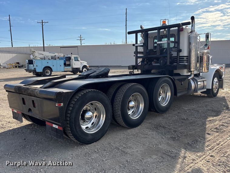 image for item EA4679 1992 Peterbilt 379 semi truck