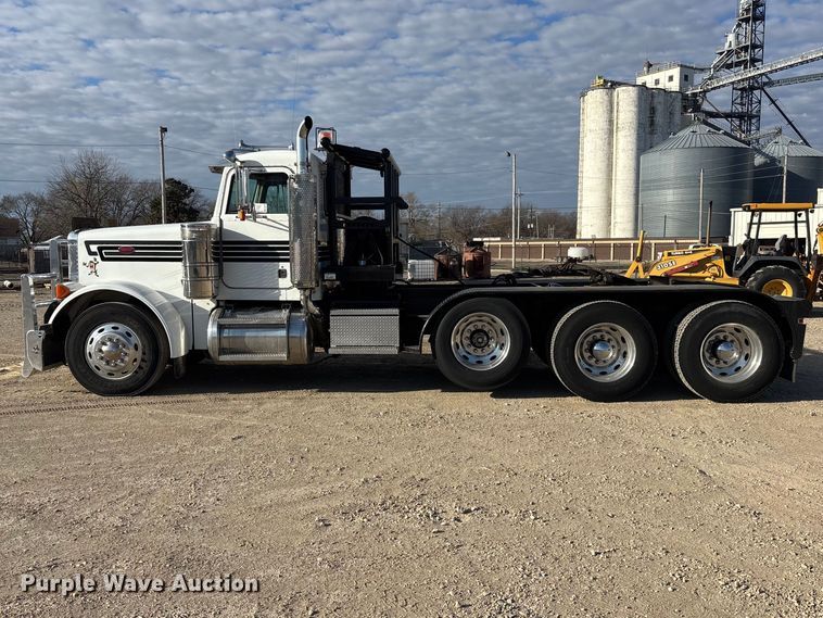 image for item EA4679 1992 Peterbilt 379 semi truck