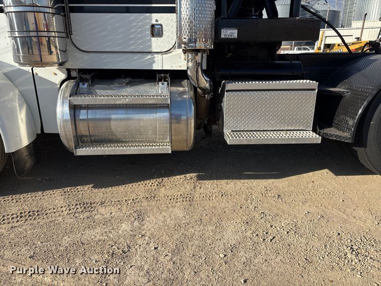 image for item EA4679 1992 Peterbilt 379 semi truck