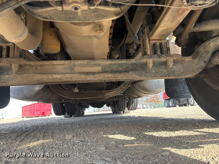 image for item EA4679 1992 Peterbilt 379 semi truck