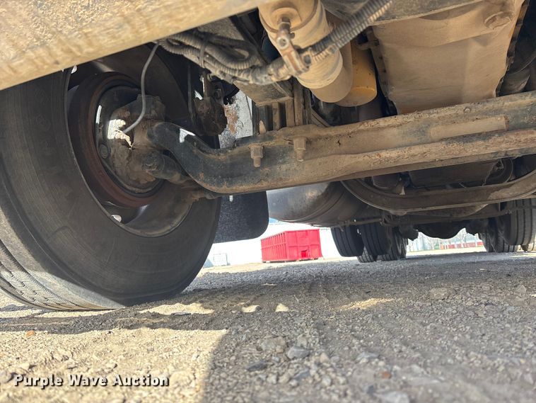 image for item EA4679 1992 Peterbilt 379 semi truck