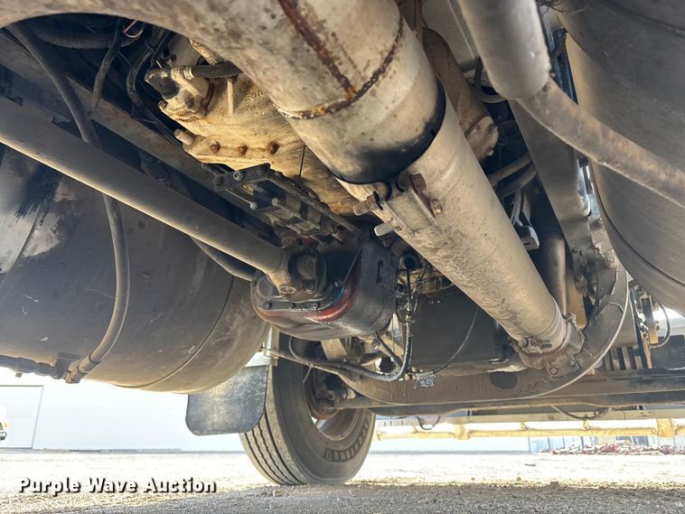 image for item EA4679 1992 Peterbilt 379 semi truck