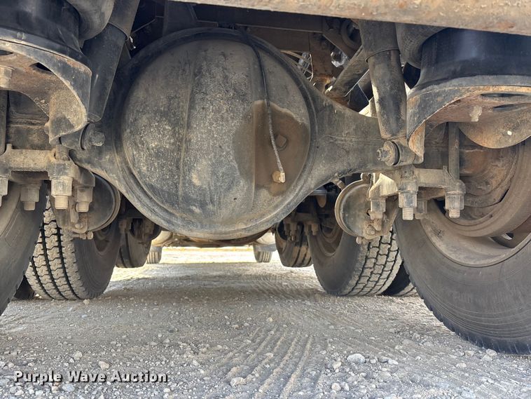 image for item EA4679 1992 Peterbilt 379 semi truck