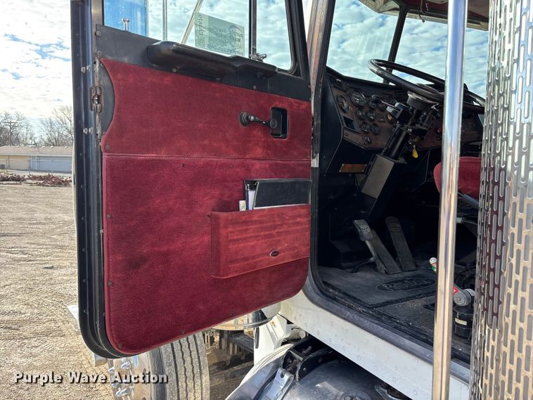 image for item EA4679 1992 Peterbilt 379 semi truck