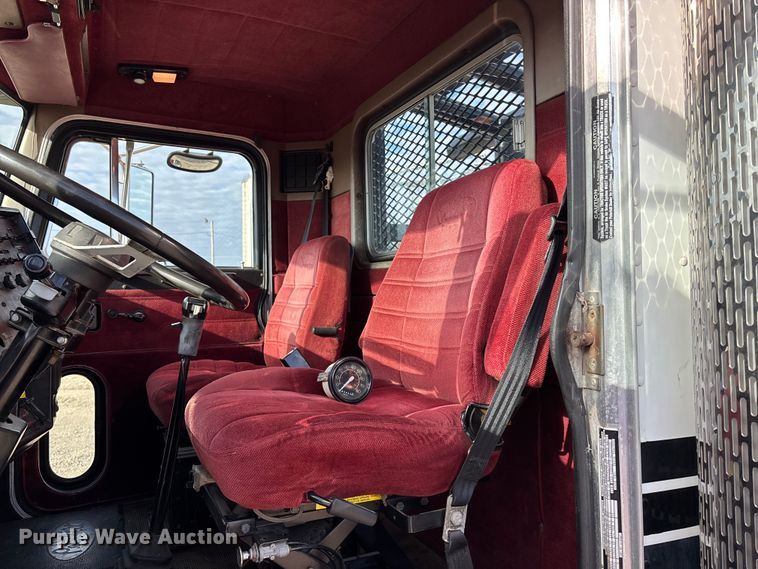 image for item EA4679 1992 Peterbilt 379 semi truck