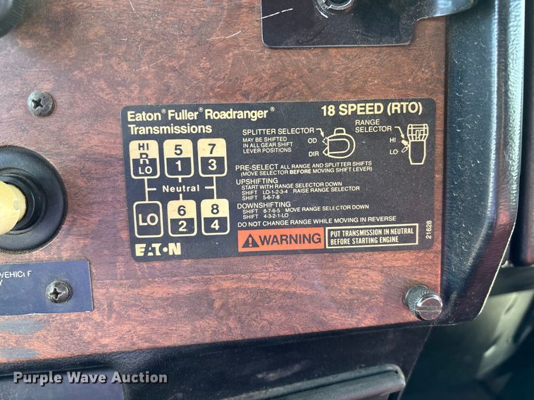 image for item EA4679 1992 Peterbilt 379 semi truck