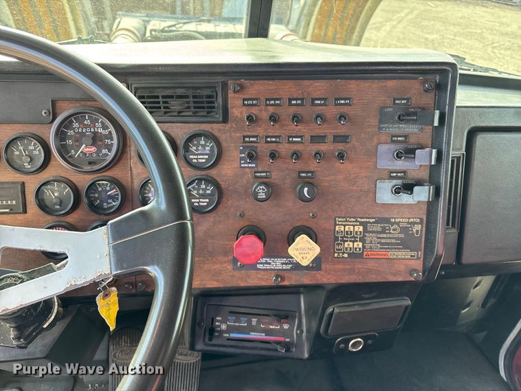 image for item EA4679 1992 Peterbilt 379 semi truck