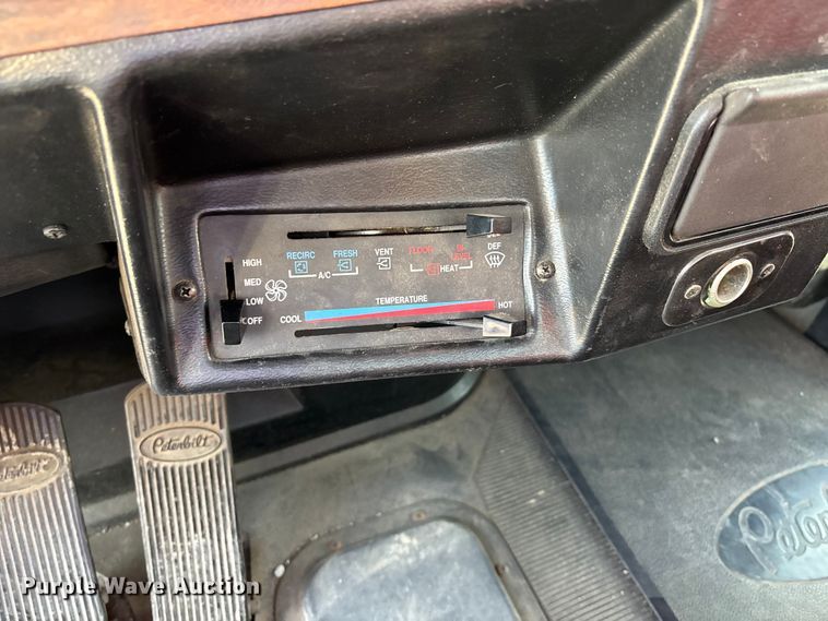 image for item EA4679 1992 Peterbilt 379 semi truck