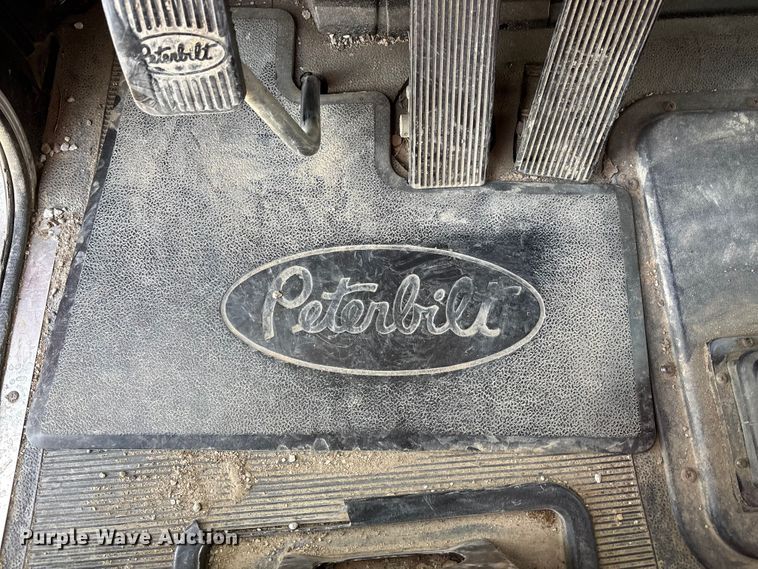 image for item EA4679 1992 Peterbilt 379 semi truck