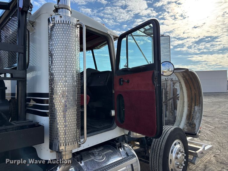 image for item EA4679 1992 Peterbilt 379 semi truck