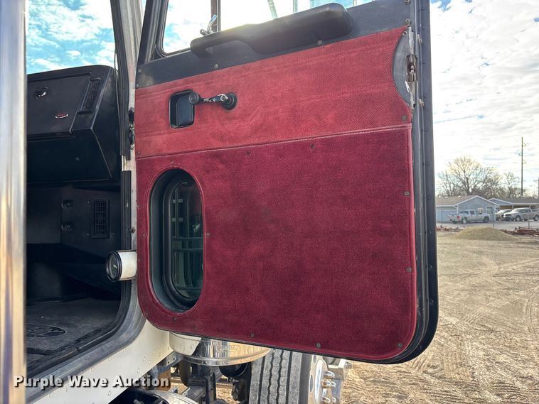 image for item EA4679 1992 Peterbilt 379 semi truck