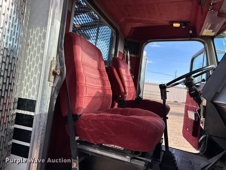 image for item EA4679 1992 Peterbilt 379 semi truck