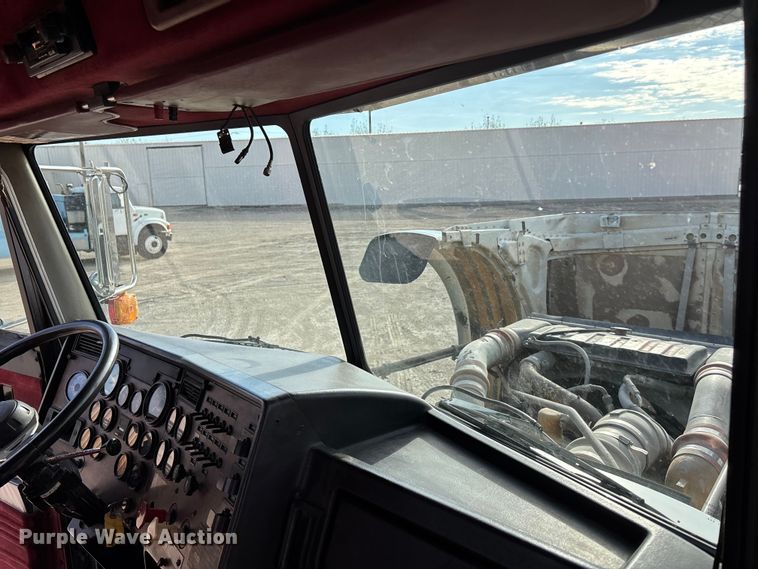 image for item EA4679 1992 Peterbilt 379 semi truck