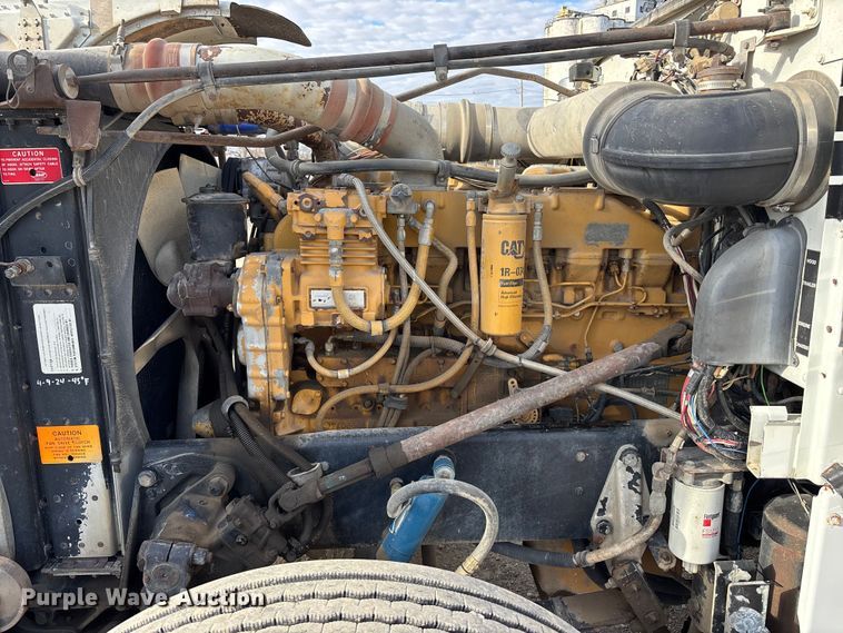 image for item EA4679 1992 Peterbilt 379 semi truck