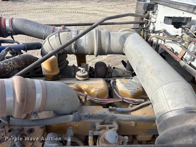 image for item EA4679 1992 Peterbilt 379 semi truck