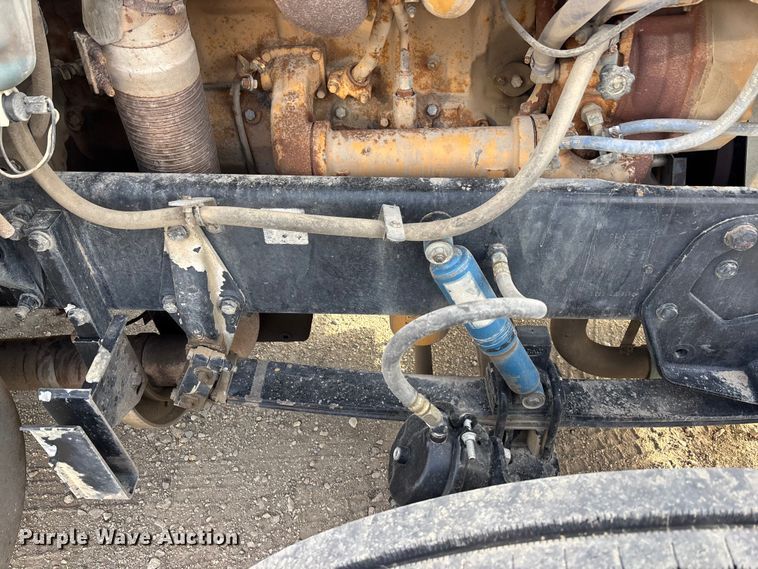 image for item EA4679 1992 Peterbilt 379 semi truck