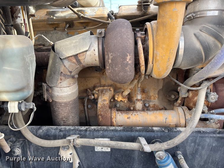 image for item EA4679 1992 Peterbilt 379 semi truck