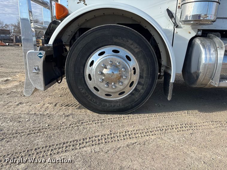 image for item EA4679 1992 Peterbilt 379 semi truck