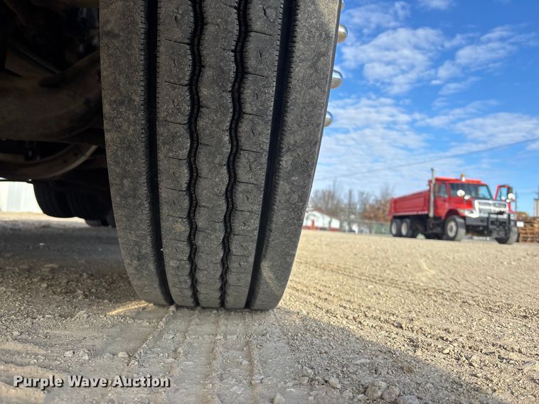 image for item EA4679 1992 Peterbilt 379 semi truck