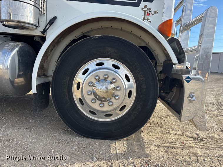 image for item EA4679 1992 Peterbilt 379 semi truck