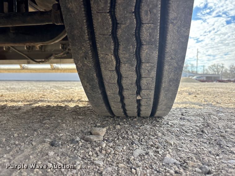 image for item EA4679 1992 Peterbilt 379 semi truck