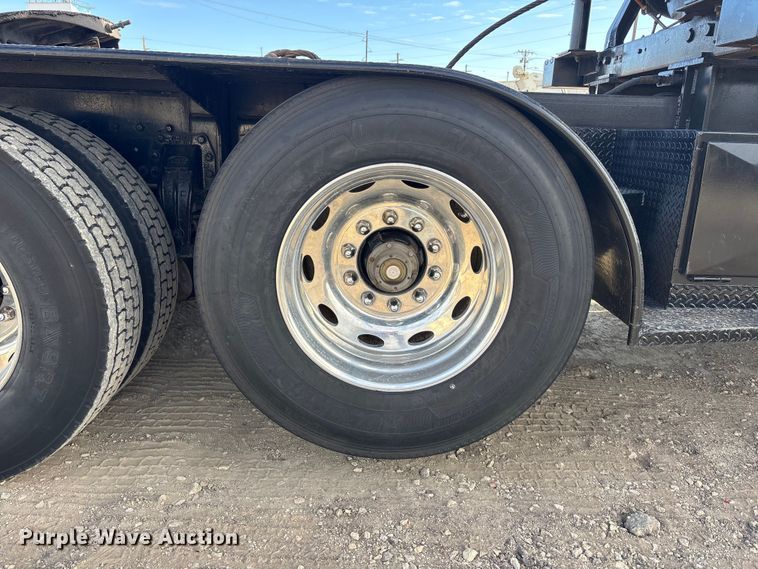 image for item EA4679 1992 Peterbilt 379 semi truck