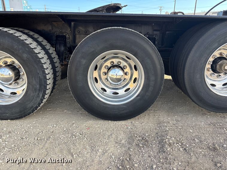 image for item EA4679 1992 Peterbilt 379 semi truck