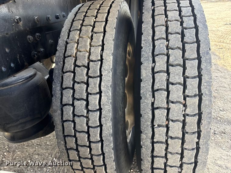 image for item EA4679 1992 Peterbilt 379 semi truck