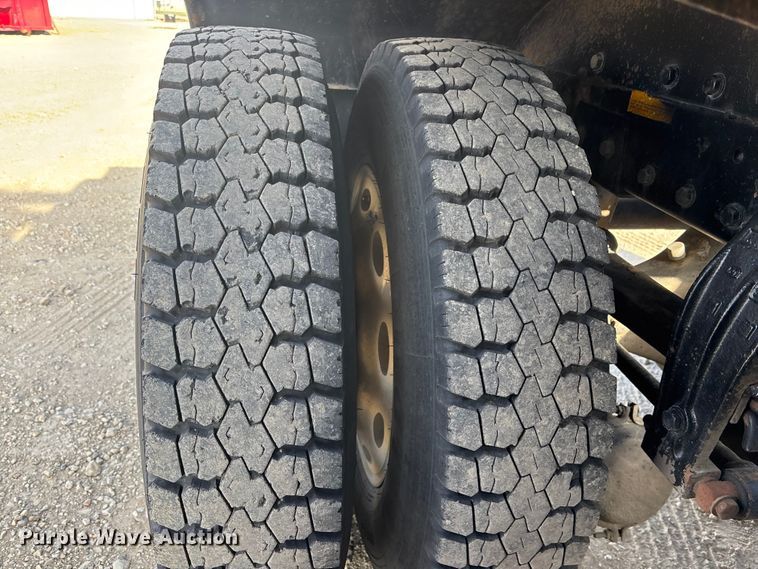 image for item EA4679 1992 Peterbilt 379 semi truck