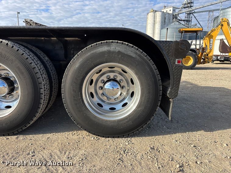 image for item EA4679 1992 Peterbilt 379 semi truck