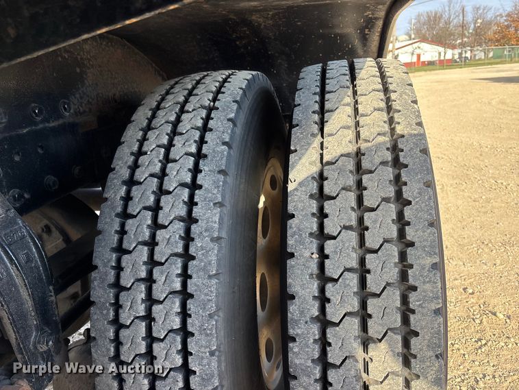 image for item EA4679 1992 Peterbilt 379 semi truck