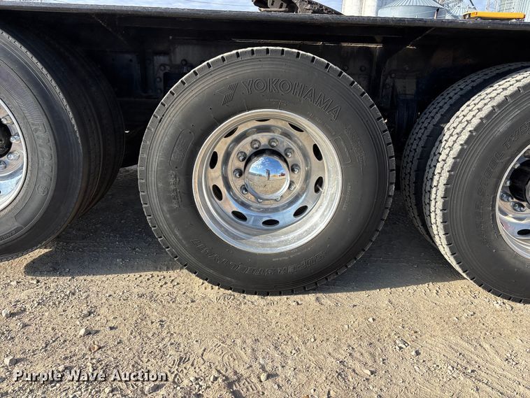 image for item EA4679 1992 Peterbilt 379 semi truck